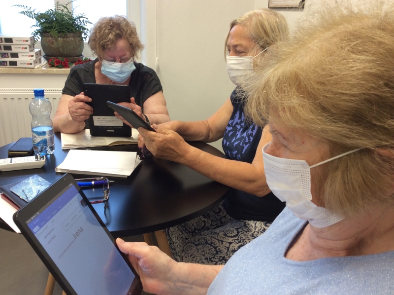 Kęccy seniorzy uczą się obsługi tabletów