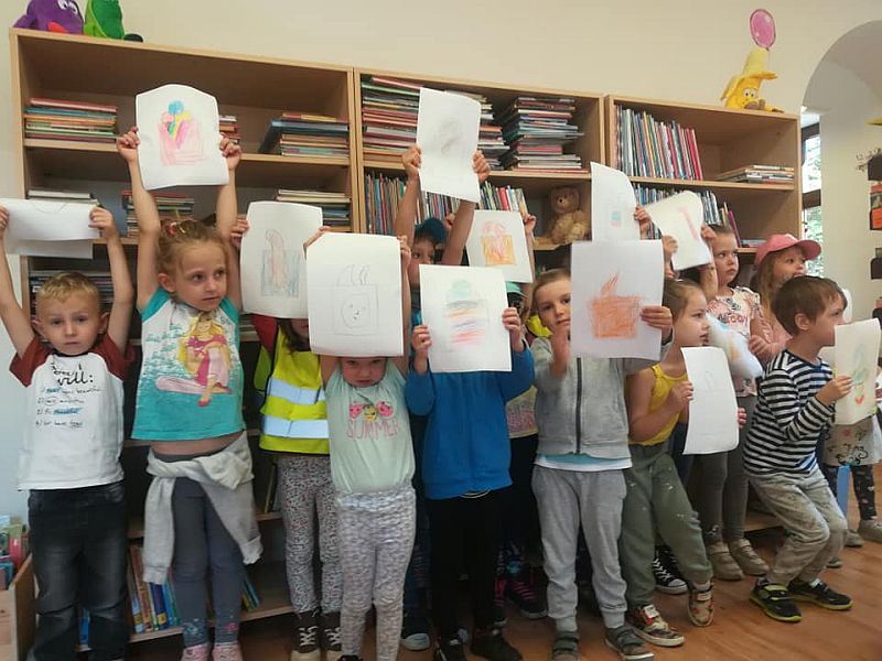Po raz pierwszy w bibliotece. Przedszkolaki z Przedszkola nr 1 w Kętach odwiedziły bibliotekę.