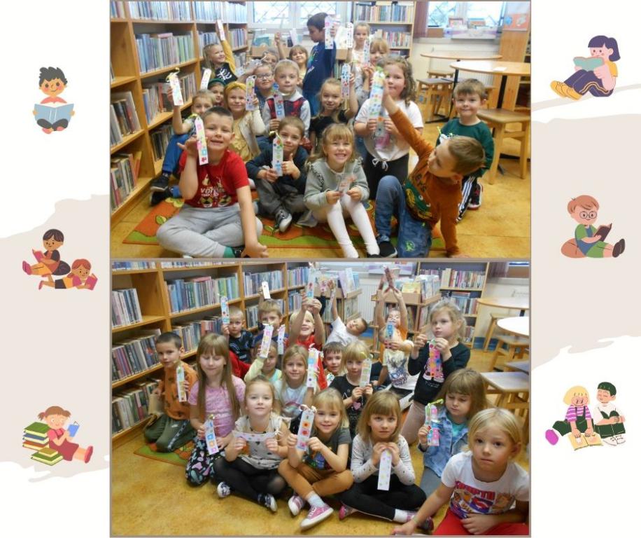 Dwa zdjęcia dwóch grup przedszkolnych w bibliotece. Dzieci siedzą na dywanie, w rękach trzymają wykonane na zajęciach zakładki do książek.
